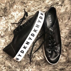 🖤 Black Leather DKNY loafers 🖤